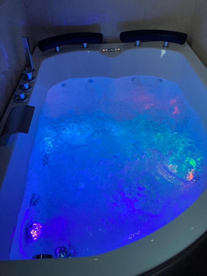 B&B La Reggia Di Rihanna Spa กาแซร์ตา ภายนอก รูปภาพ