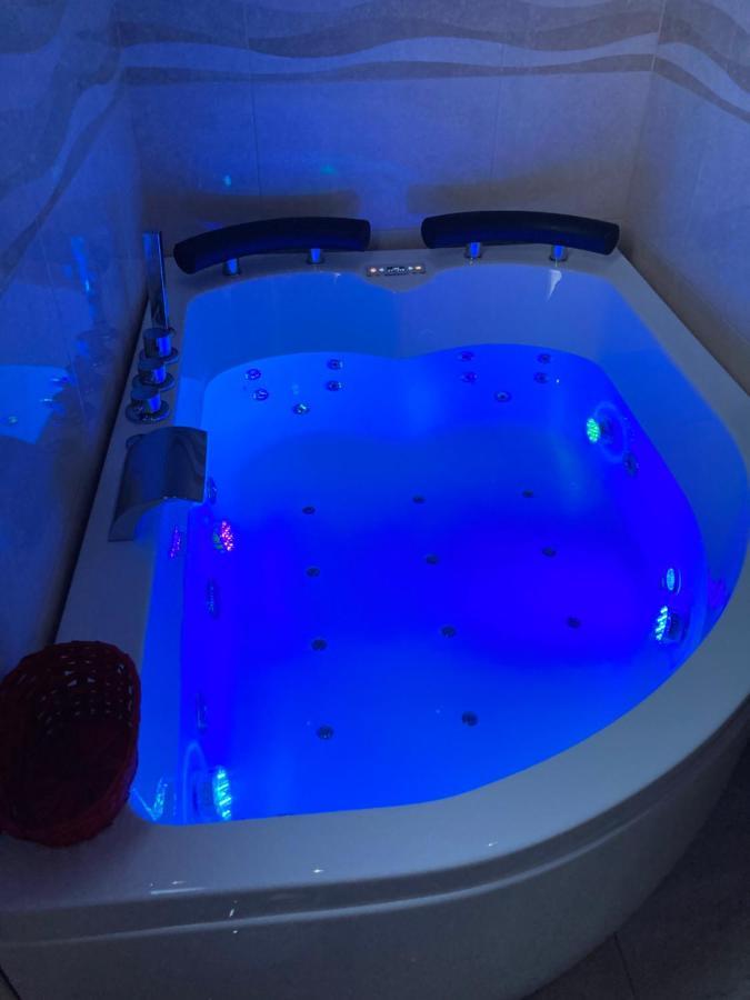 B&B La Reggia Di Rihanna Spa กาแซร์ตา ภายนอก รูปภาพ