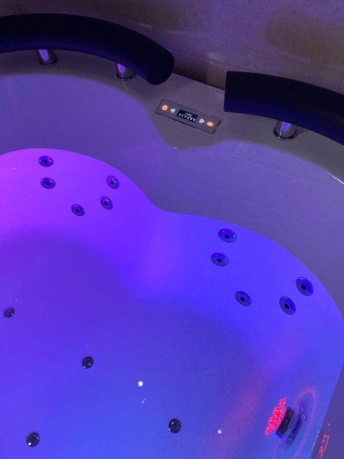 B&B La Reggia Di Rihanna Spa กาแซร์ตา ภายนอก รูปภาพ