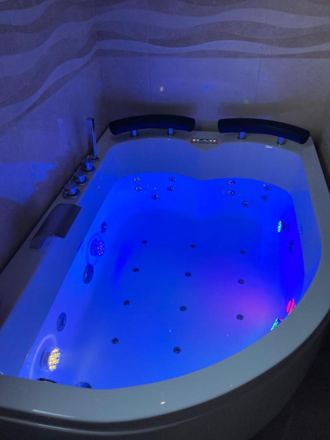 B&B La Reggia Di Rihanna Spa กาแซร์ตา ภายนอก รูปภาพ