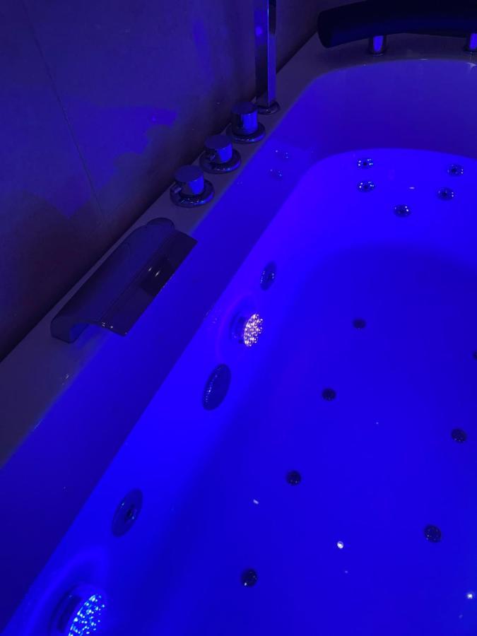 B&B La Reggia Di Rihanna Spa กาแซร์ตา ภายนอก รูปภาพ