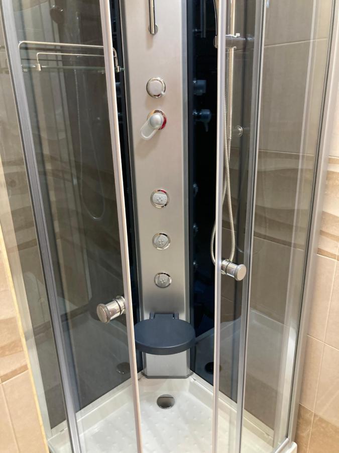 B&B La Reggia Di Rihanna Spa กาแซร์ตา ภายนอก รูปภาพ