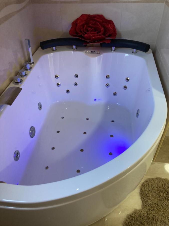 B&B La Reggia Di Rihanna Spa กาแซร์ตา ภายนอก รูปภาพ