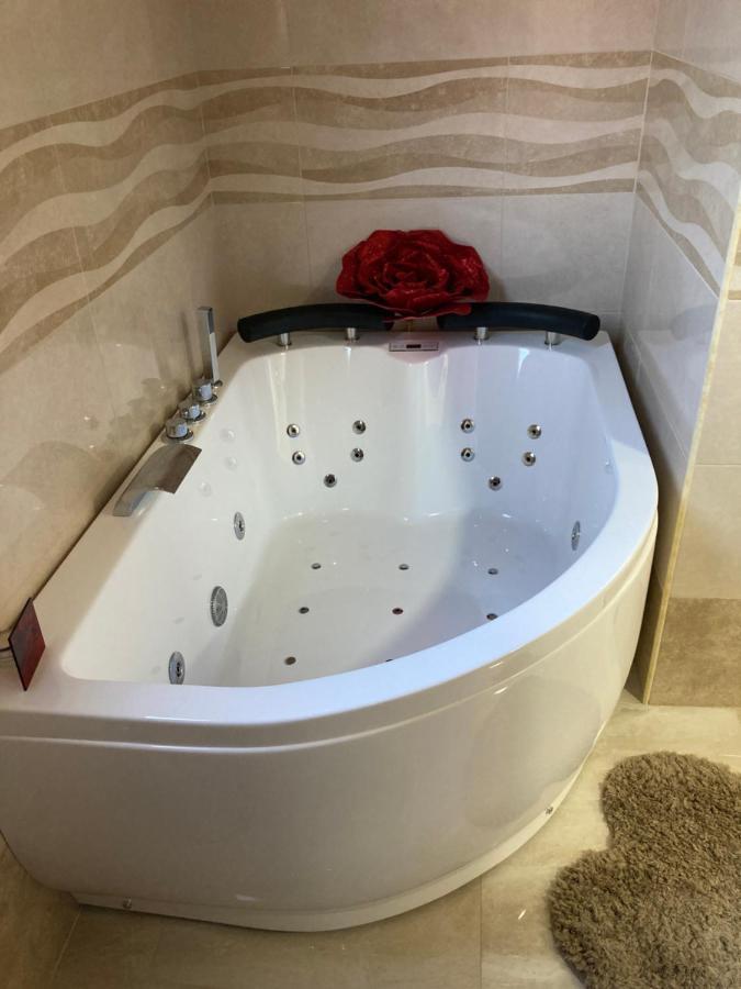 B&B La Reggia Di Rihanna Spa กาแซร์ตา ภายนอก รูปภาพ