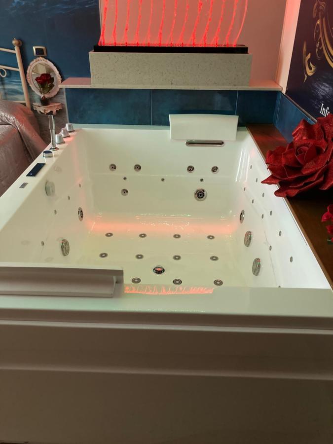 B&B La Reggia Di Rihanna Spa กาแซร์ตา ภายนอก รูปภาพ
