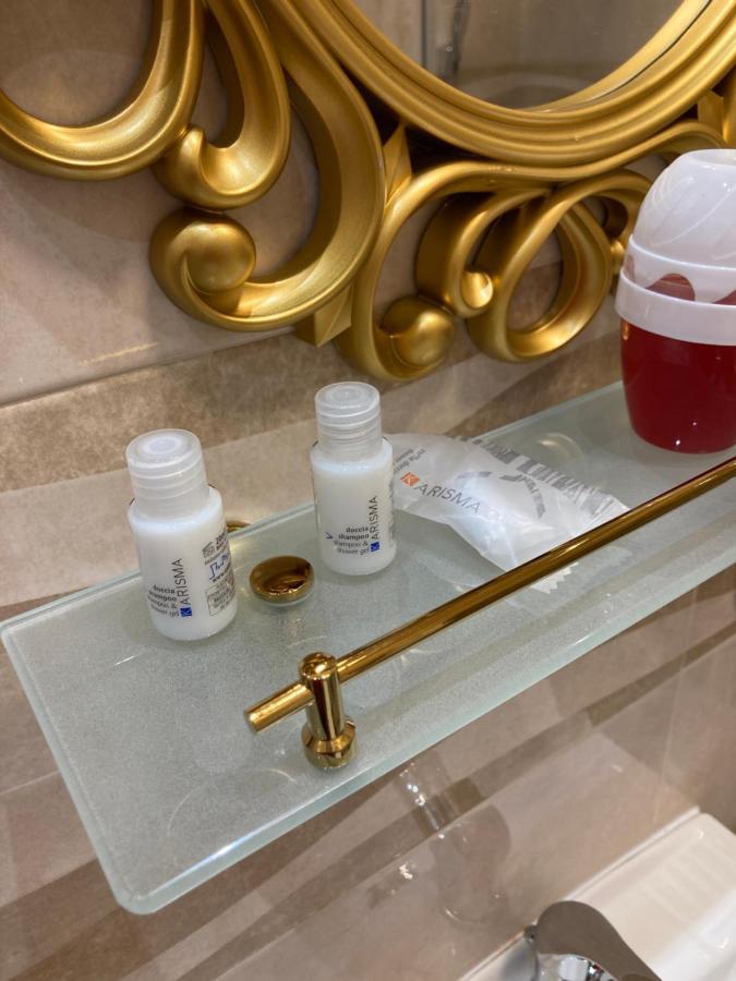 B&B La Reggia Di Rihanna Spa กาแซร์ตา ภายนอก รูปภาพ