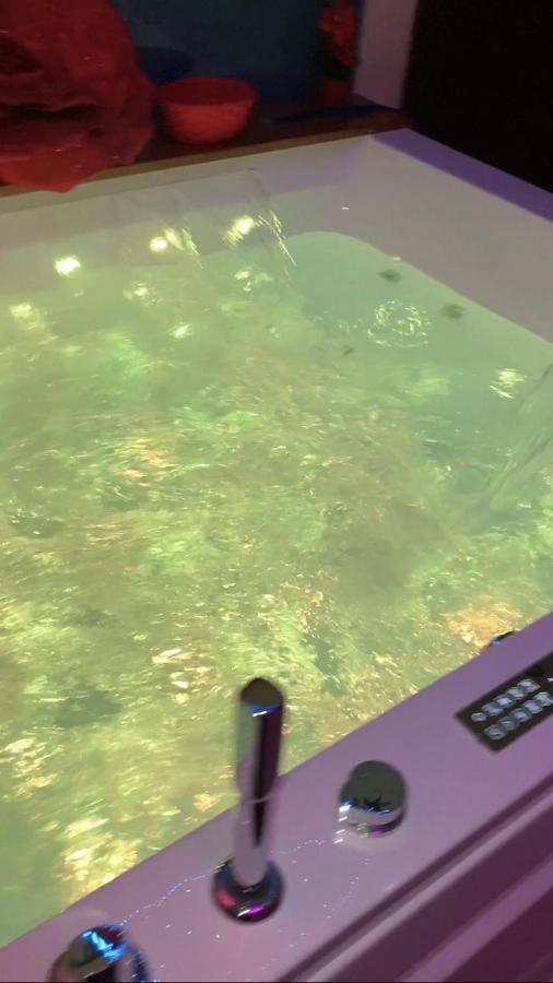 B&B La Reggia Di Rihanna Spa กาแซร์ตา ภายนอก รูปภาพ