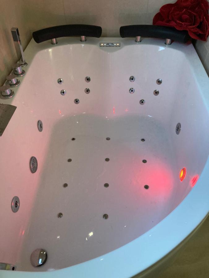 B&B La Reggia Di Rihanna Spa กาแซร์ตา ภายนอก รูปภาพ