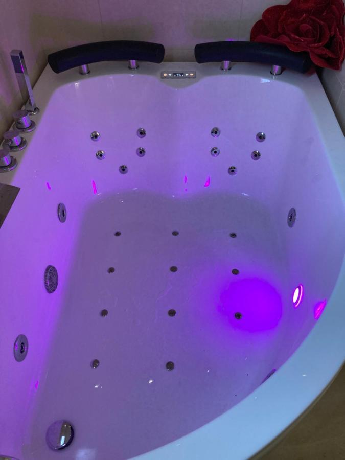 B&B La Reggia Di Rihanna Spa กาแซร์ตา ภายนอก รูปภาพ